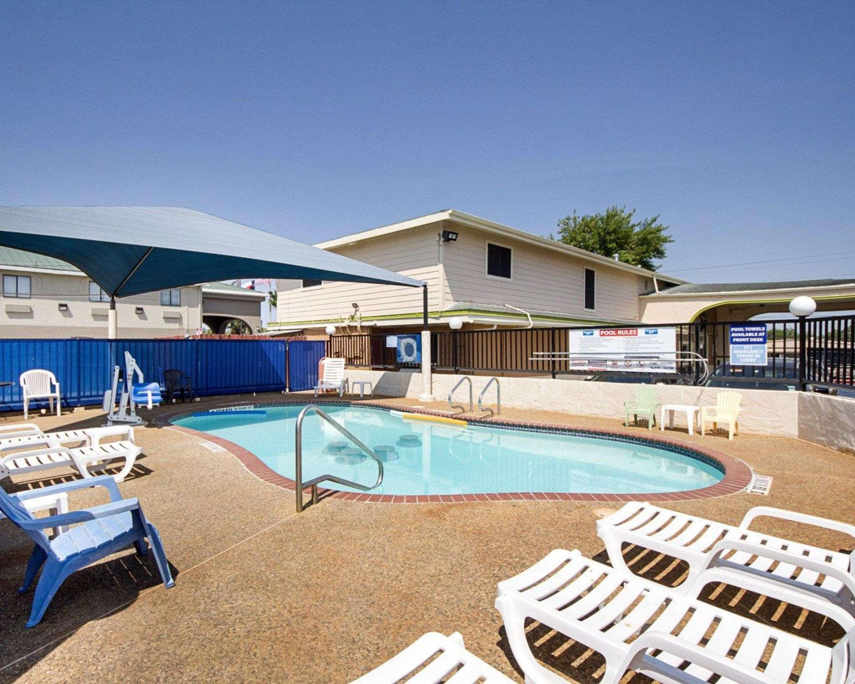 Rodeway Inn San Antonio Lackland Afb - Seaworld Exterior photo